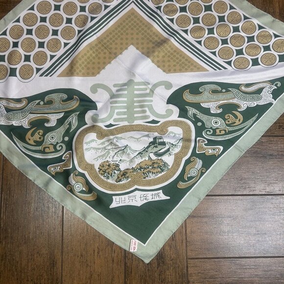 Vintage Chinese Hai Yan 100% Silk Green and Gold Beijing 29" Square Scarf - Picture 11 of 16